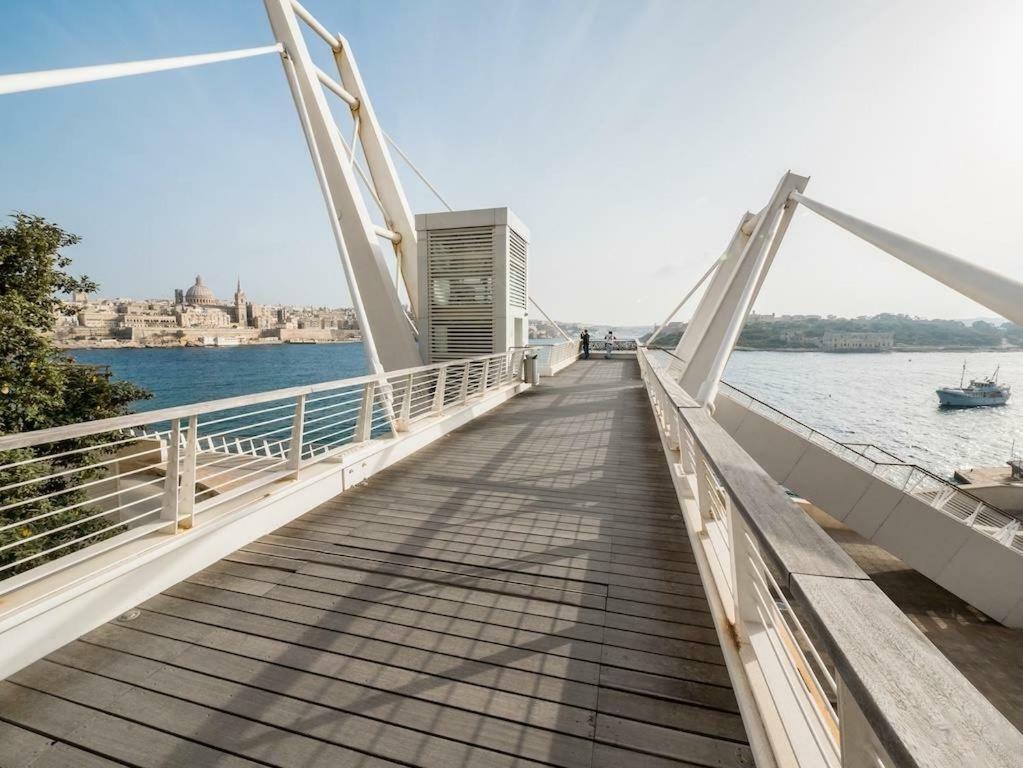 Gorgeous Apartment With Terrace In Fort Cambridge, Pool Sliema Exteriör bild