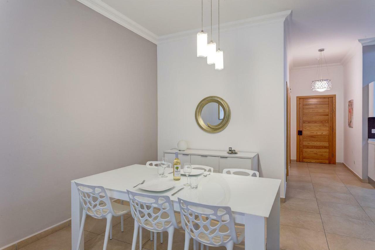 Gorgeous Apartment With Terrace In Fort Cambridge, Pool Sliema Exteriör bild