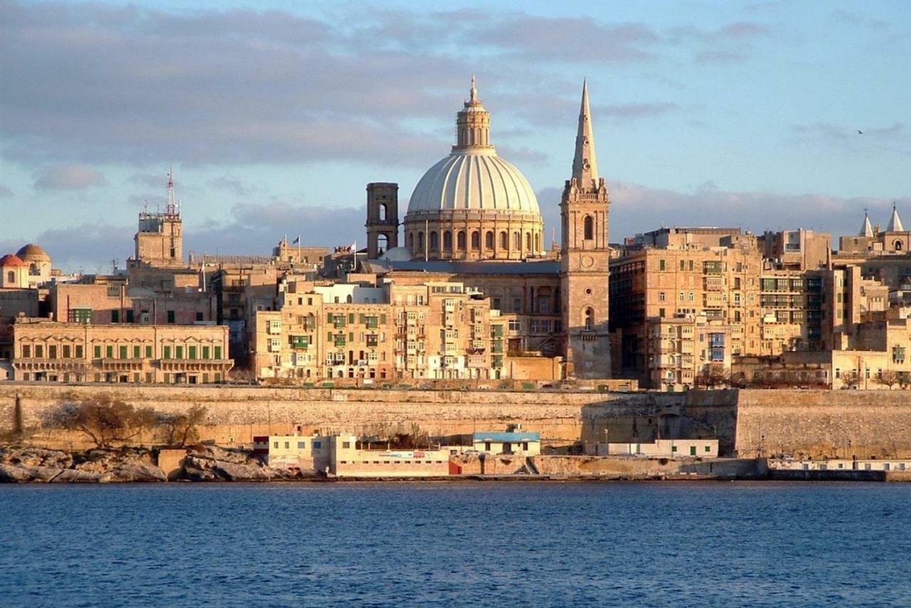 Gorgeous Apartment With Terrace In Fort Cambridge, Pool Sliema Exteriör bild