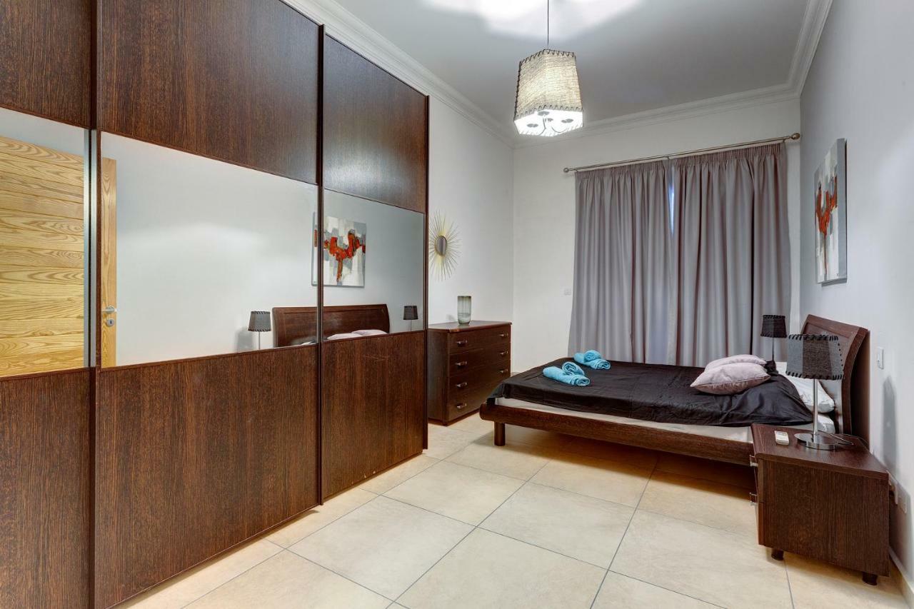 Gorgeous Apartment With Terrace In Fort Cambridge, Pool Sliema Exteriör bild